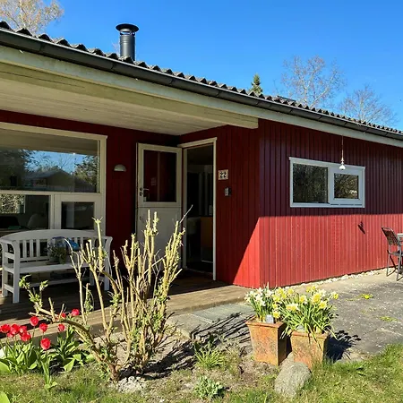 Timber House With Large Garden 70 M From Hébergement de vacances Knebel