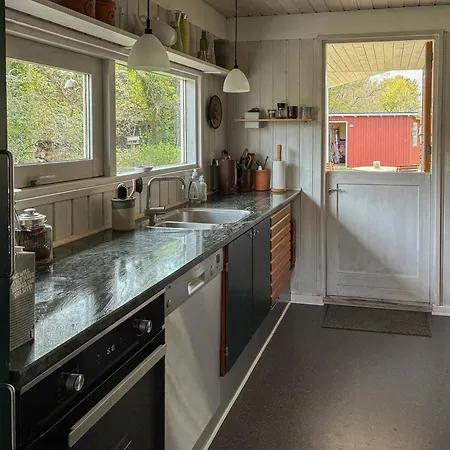 Hébergement de vacances Timber House With Large Garden 70 M From *