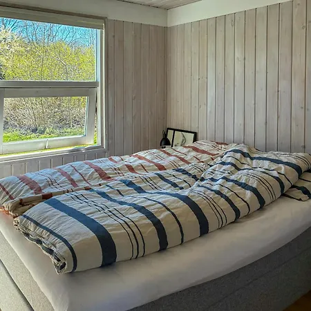 Timber House With Large Garden 70 M From Hébergement de vacances *
