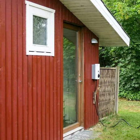 Timber House With Large Garden 70 M From Hébergement de vacances